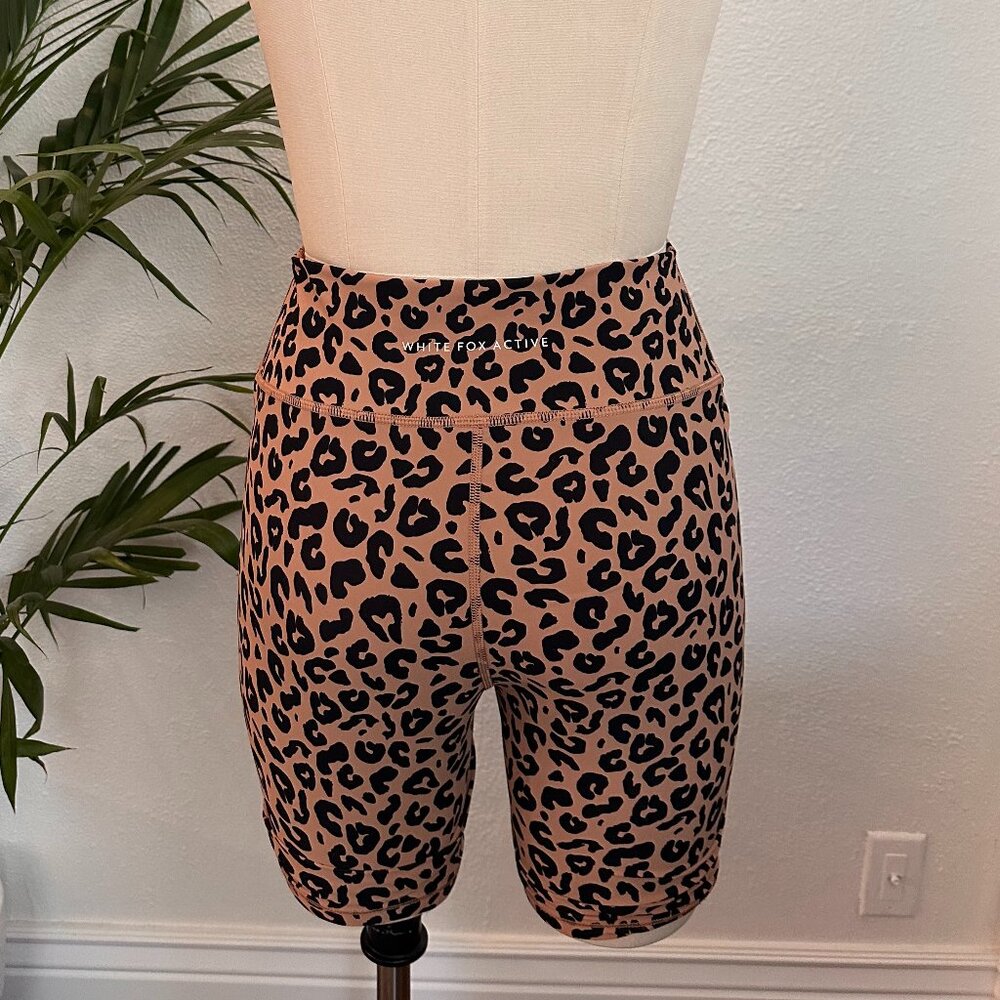 White Fox Boutique Active High Waisted Tan Leopard Print Biker Shorts Size M - Picture 3 of 8